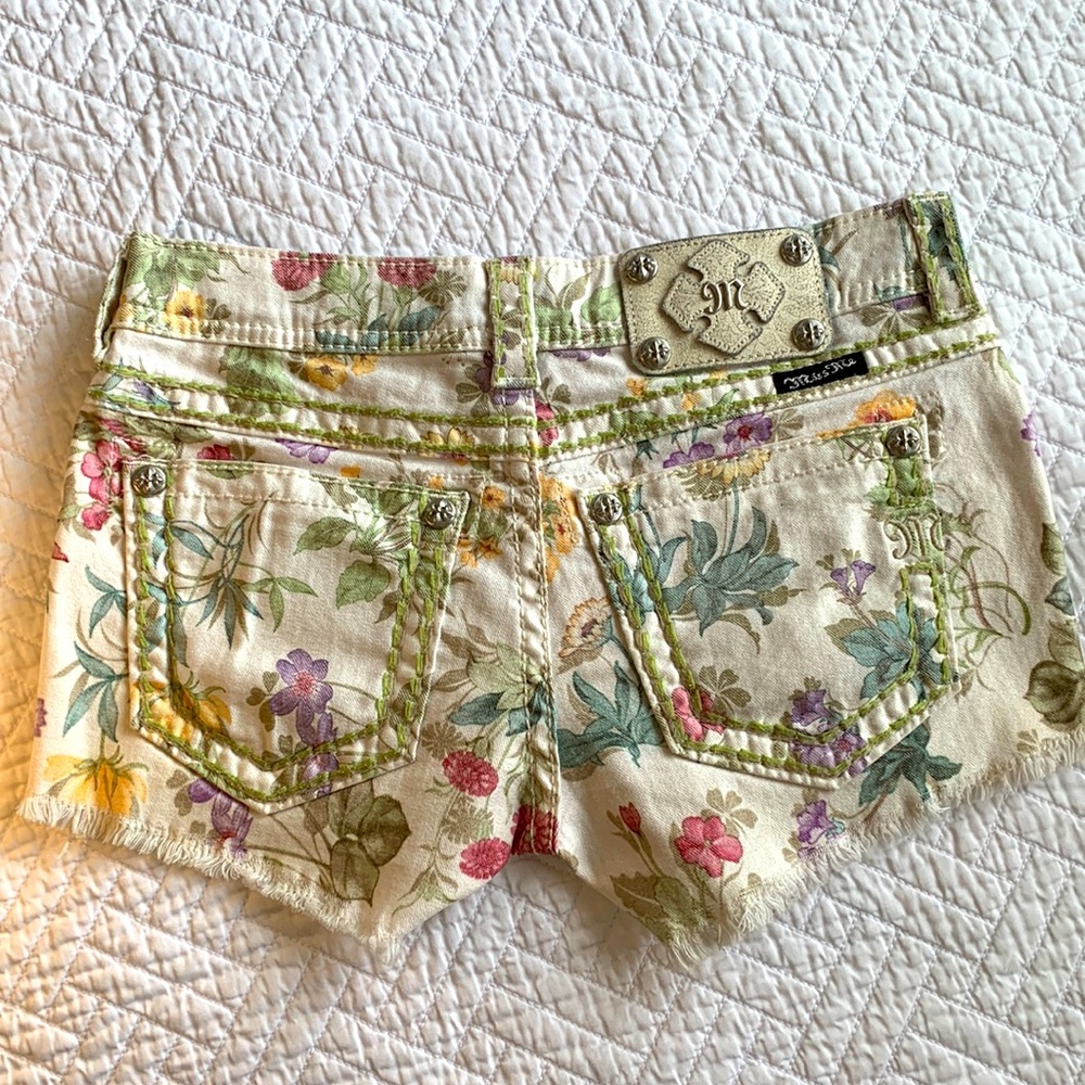 Floral Miss Me shorts - Size 25